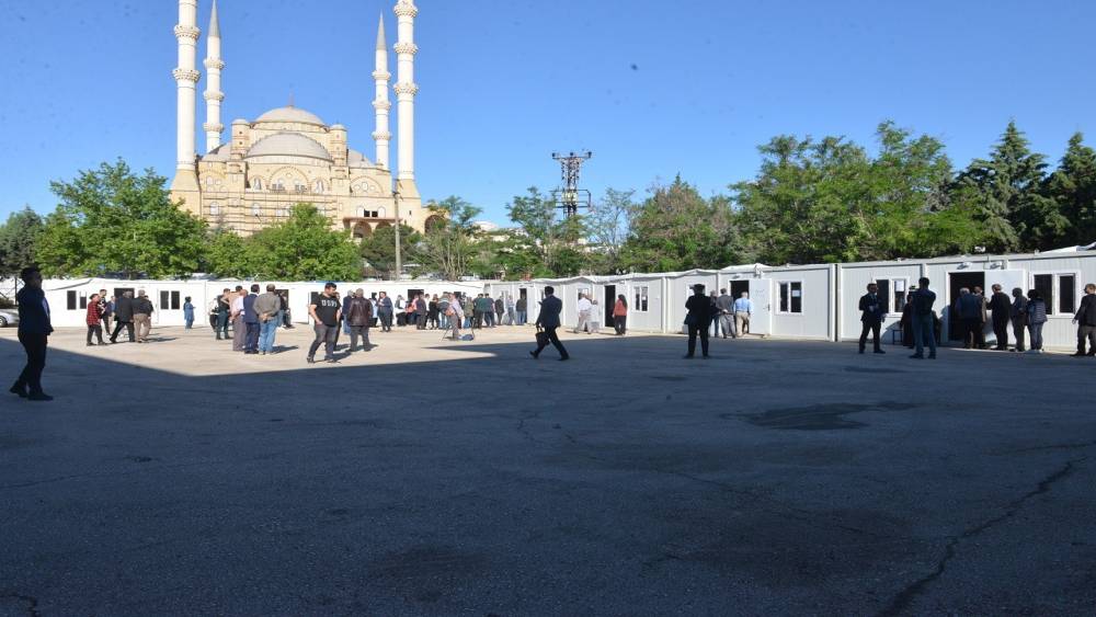 Depremin merkez üssü Kahramanmaraş’ta vatandaşlar oy kullanmaya başladı