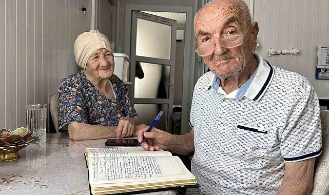 97 YAŞINDAKİ DELİKANLI KALEMİNİ VE KİTABINI YANINDAN AYIRMADAN BEYNİNİ DİNÇ TUTUYOR