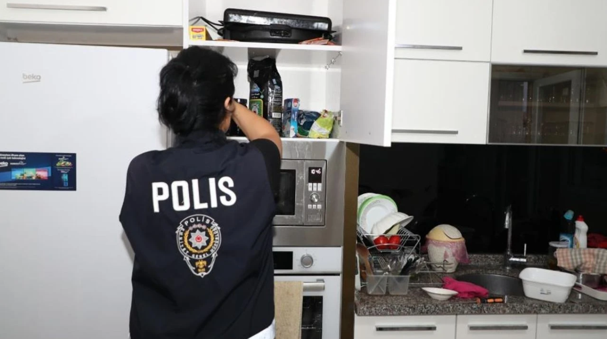 MERSİN'DE MÜSTEHCEN YAYIN OPERASYONU: 10 ŞÜPHELİ YAKALANDI
