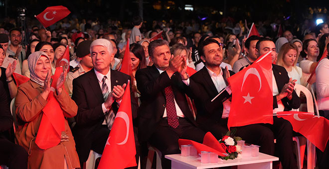 ANTALYA 15 TEMMUZ'DA TEK YÜREK OLDU
