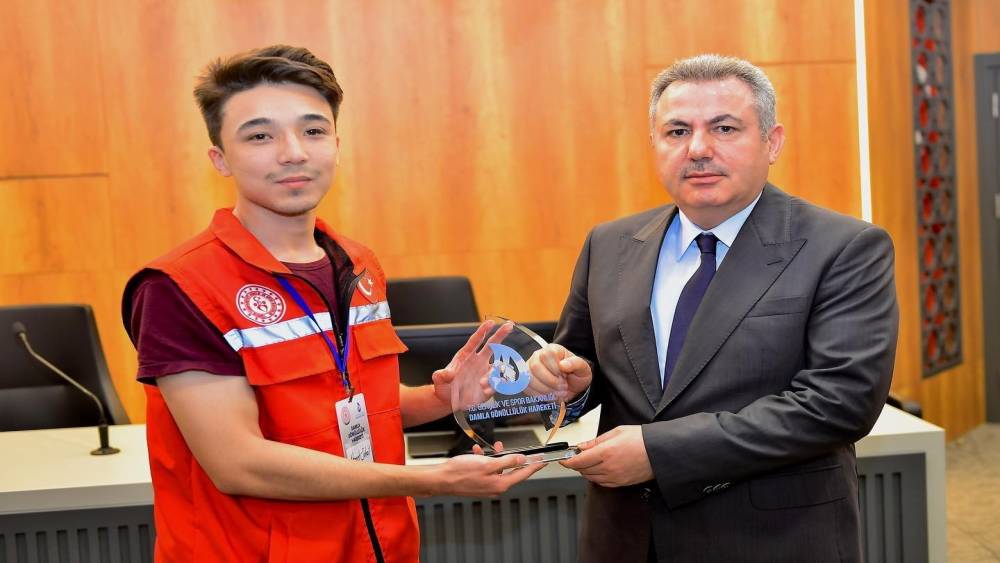 VALİ ELBAN: “PIRIL PIRIL GENÇLERİ GÖRÜNCE ONLARA GÜVENİMİZ ARTIYOR”