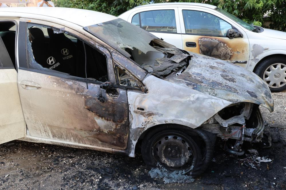PARK HALİNDEKİ OTOMOBİL ALEV TOPUNA DÖNDÜ
