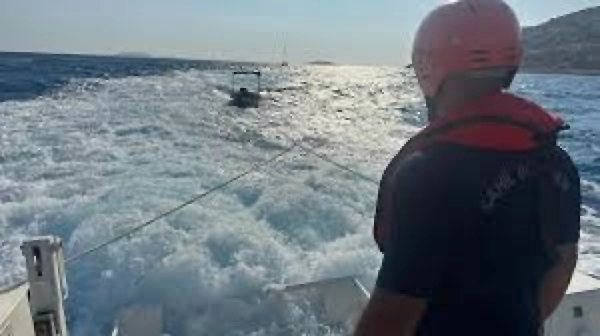 Kaş açıklarında sürüklenen tekne kurtarıldı
