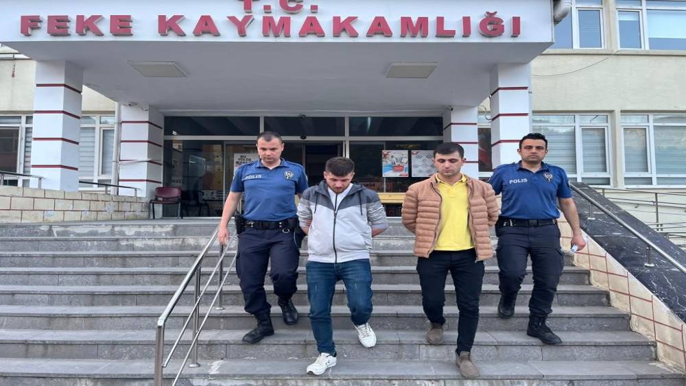 ADANA’DA 3 BİNDEN FAZLA SENTETİK HAP ELE GEÇİRİLDİ: 2 KİŞİ TUTUKLANDI