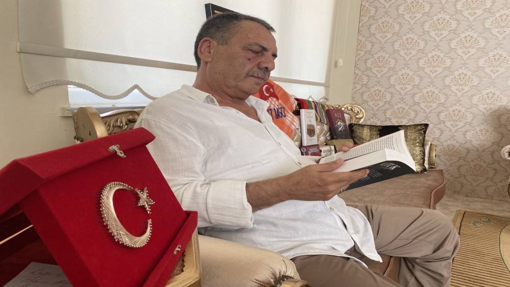 TÜCCAR "3 TL’DEN ALIRIM" DEYİNCE TEPKİ GÖSTEREN ÇİFTÇİ, LİMON AĞACINI SÖKTÜ