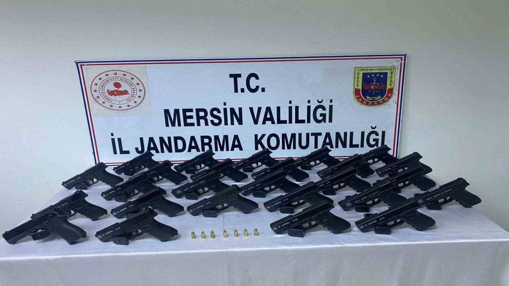 Mersin’de bir kamyonette 26 tabanca ele geçirildi: 4 tutuklama