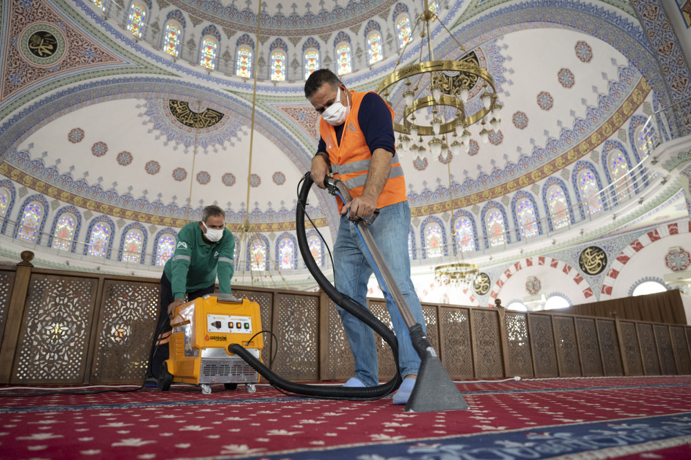 MERSİN BÜYÜKŞEHİR BAYRAM ÖNCESİ MEZARLIK VE İBADETHANE TEMİZLİKLERİNİ TAMAMLADI
