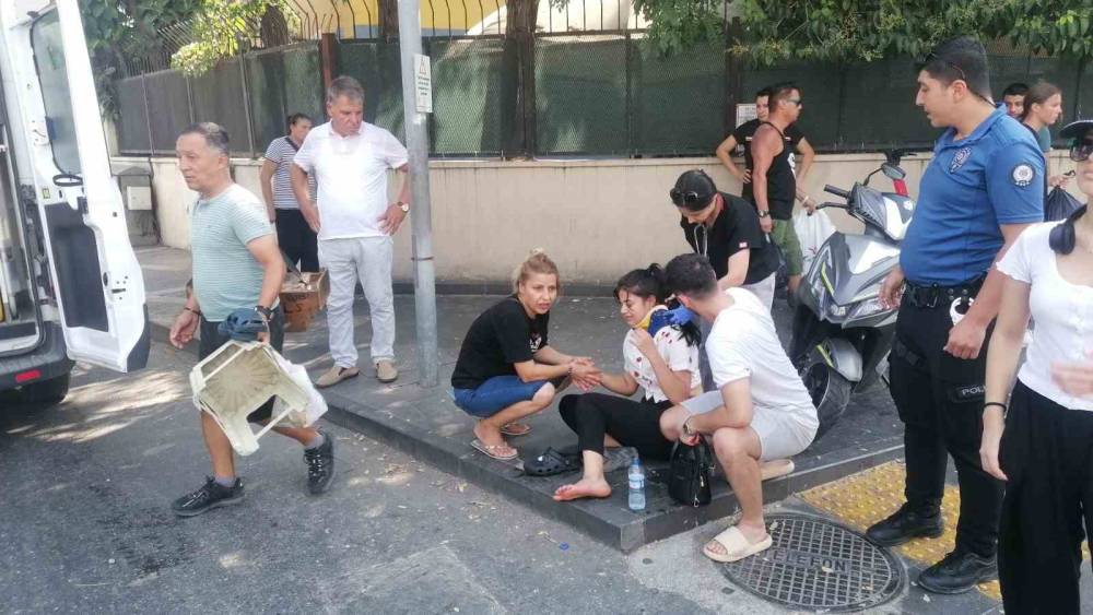TUR OTOBÜSÜYLE MOTOSİKLET ÇARPIŞTI, GENÇ KIZ ACI İÇERİSİNDE KALDI