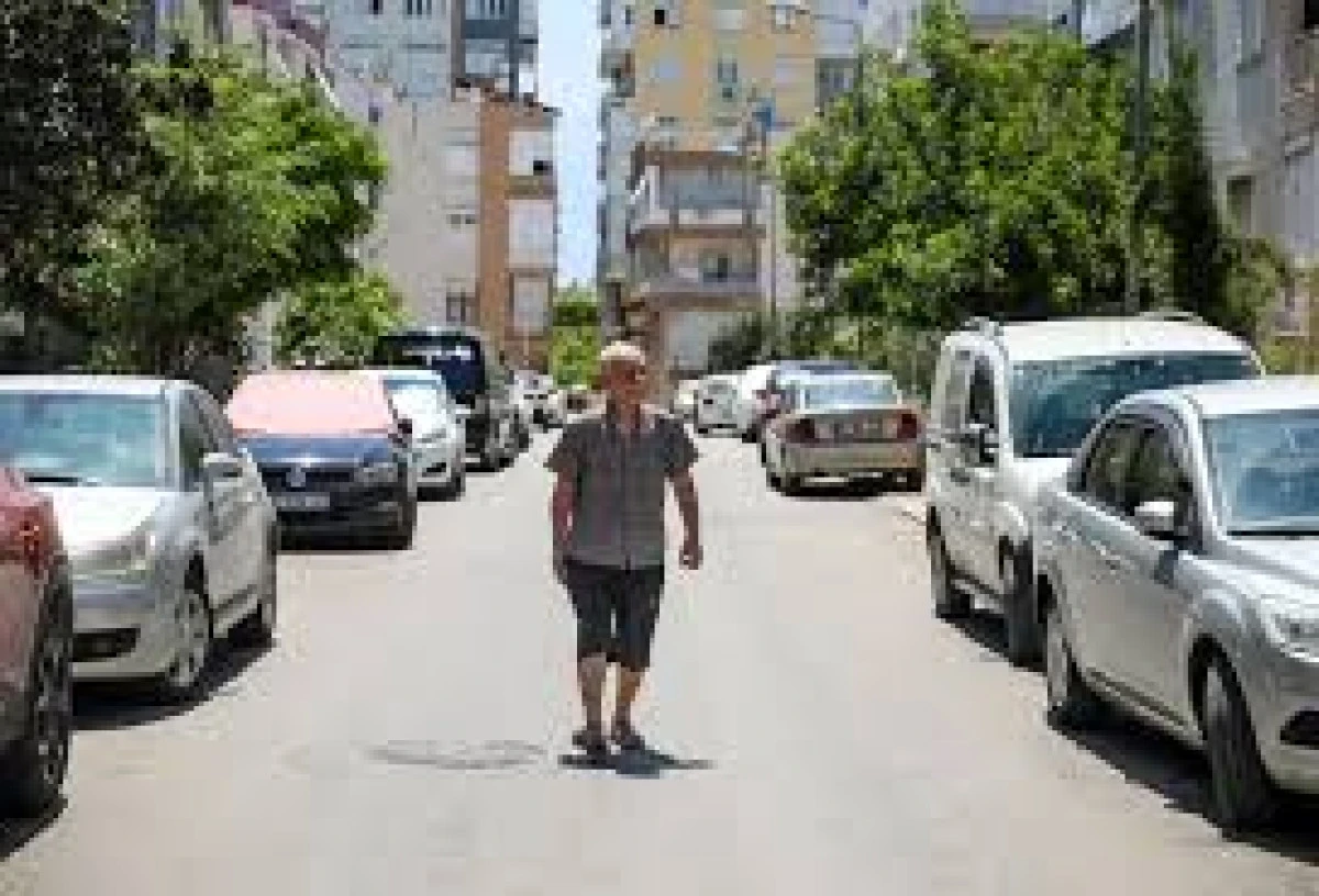 ANTALYA'DA YAŞLI ADAMIN TAHLİYE MÜCADELESİ