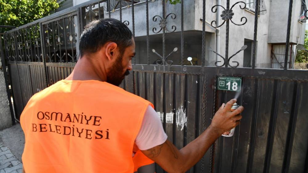 OSMANİYE’DE CADDE, SOKAK VE KAPI NUMARALANDIRMA ÇALIŞMALARI DEVAM EDİYOR