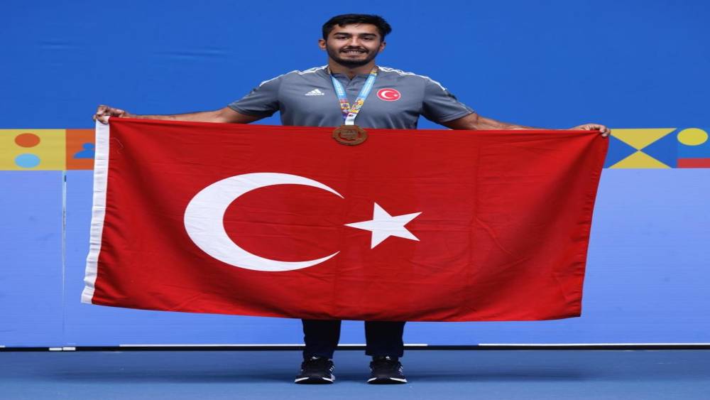 MERSİNLİ TENİSÇİDEN TARİHİ BAŞARI