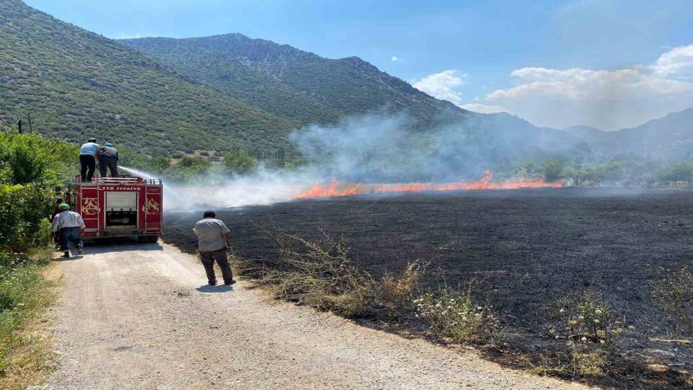 BURDUR’DA AYNI ANDA İKİ FARKLI YERDE ARAZİ YANGINI ÇIKTI