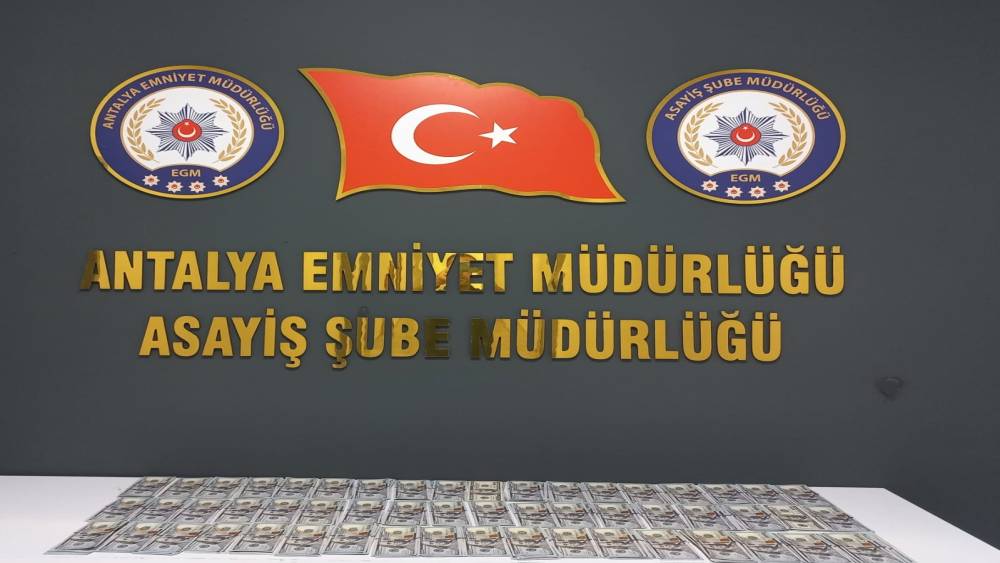 KENDİSİNİ POLİS OLARAK TANITIP YABANCI UYRUKLU ŞAHISLARI 5 MİLYON TL DOLANDIRDI