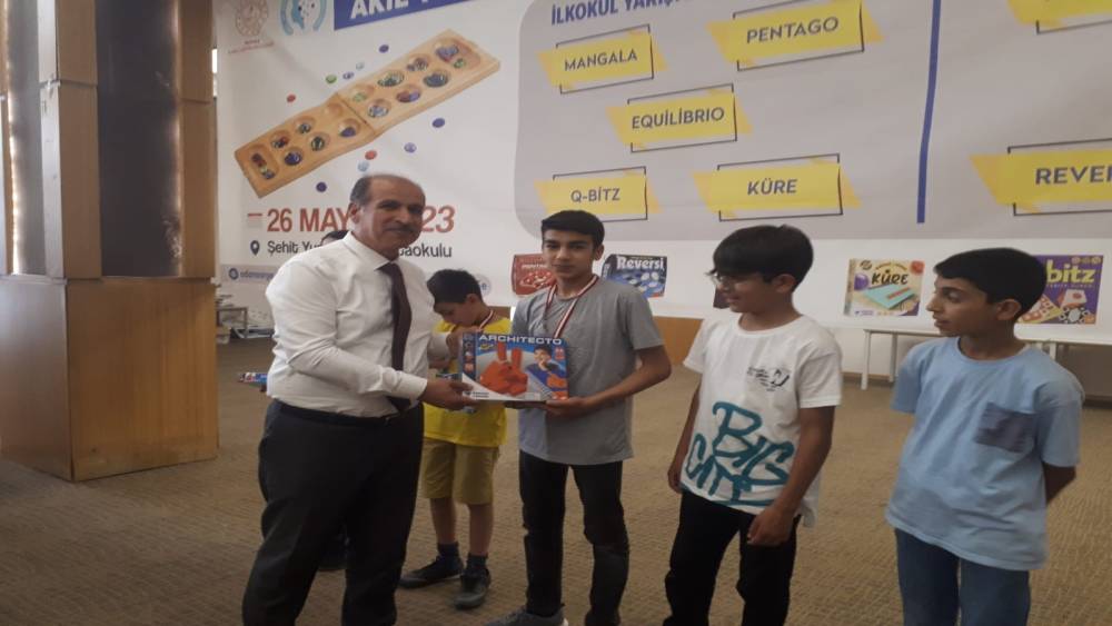 AKIL VE ZEKA OYUNLARI TURNUVASINDA KOZANLI ÖĞRENCİLER BİRİNCİ OLDU