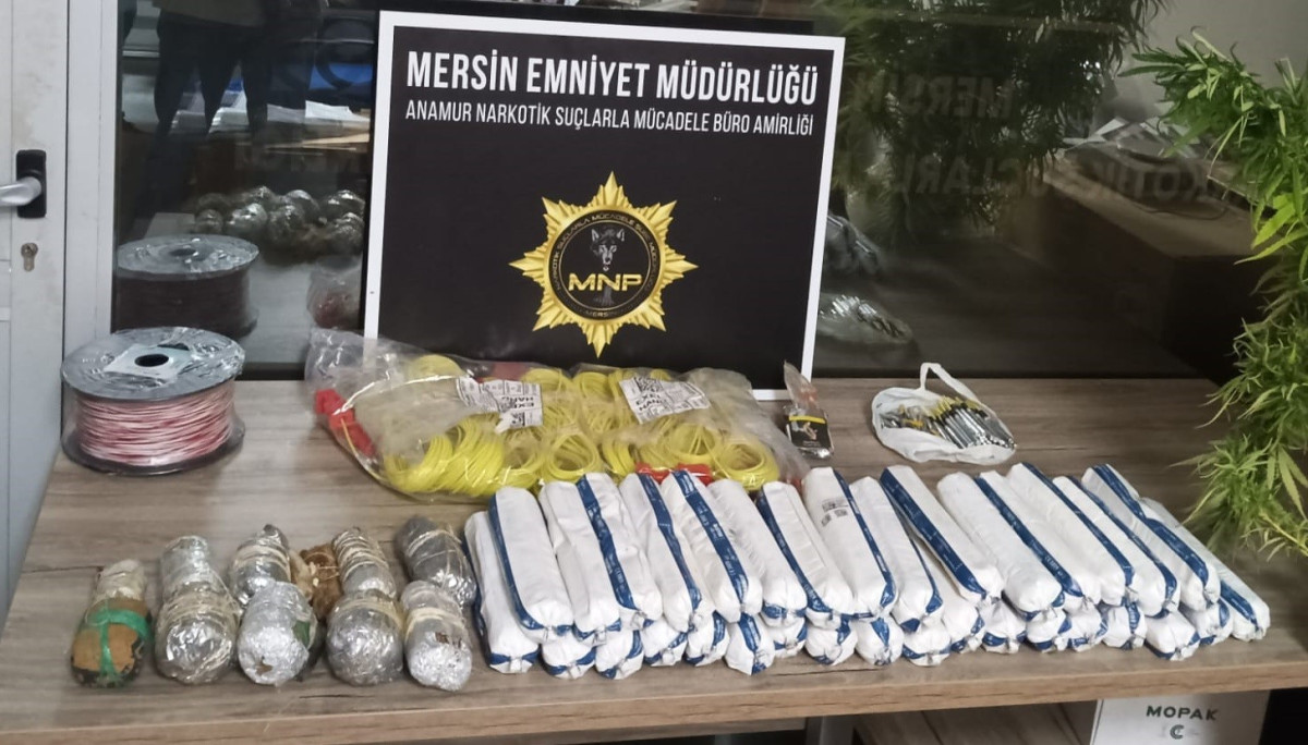 MERSİN'DE 19 KİLO DİNAMİT VE UYUŞTURUCU ELE GEÇİRİLDİ