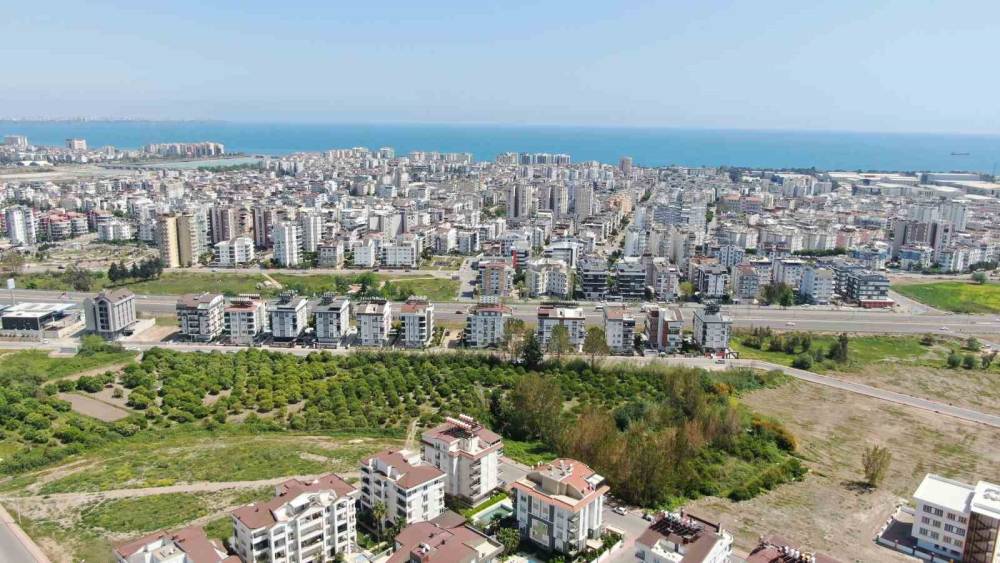 NİSAN AYINDA ANTALYA’DA YABANCILARA BİN 24 KONUT SATILDI