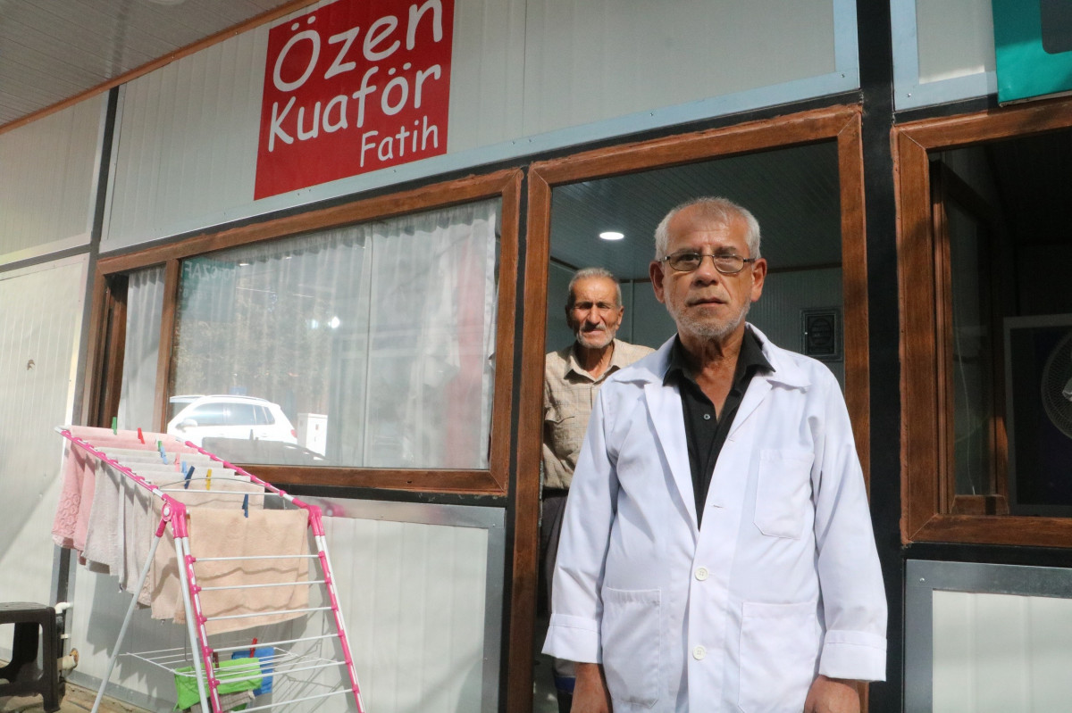 AĞUSTOS FUARI DEPREMZEDE ESNAFA CAN SUYU OLDU