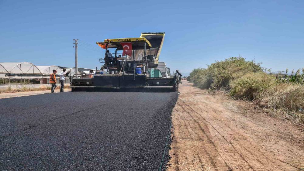 KEPEZ ‘İN ASFALT ÇALIŞMASI SICAK HAVADA DAHİ DURMUYOR