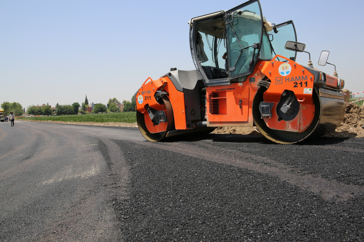 CEYHAN'DA İNÖNÜ MAHALLESİ'NİN 30 YILLIK YOL SORUNU BİTİYOR