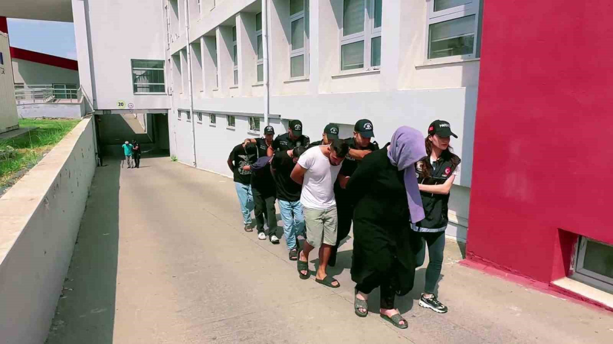UYUŞTURUCU MADDE TİCARETİNDEN ARANAN 16 FİRARİ YAKALANDI