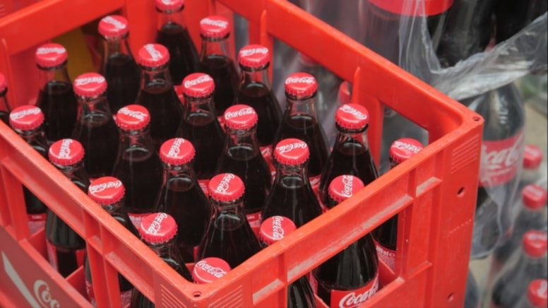 COCA-COLA, İKİ ÜRÜNÜNÜ RAFLARDAN KALDIRIYOR