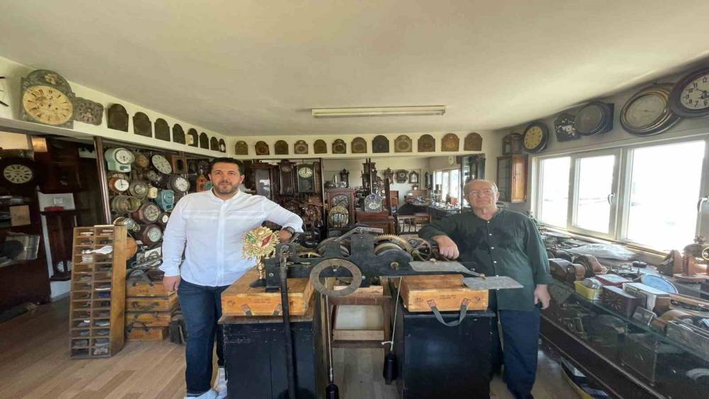ANTALYA’NIN TARİHİ SAAT KULESİ’NİN KAYBOLAN ORİJİNAL SAATİNİN YERİNE İKİZİ TAKILACAK