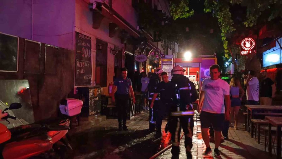 EĞLENCE MEKANINDA ÇIKAN YANGIN BÜYÜMEDEN SÖNDÜRÜLDÜ
