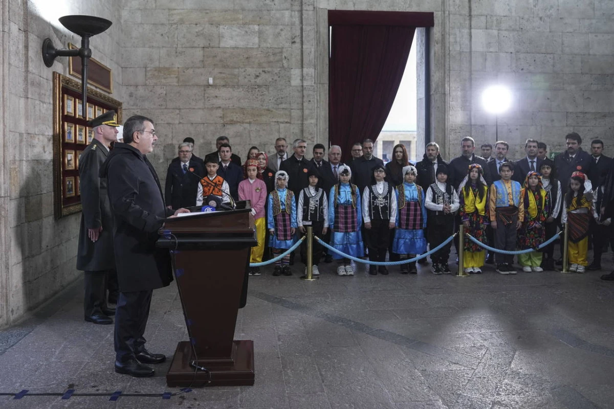 ANITKABİR'DE 23 NİSAN TÖRENİ:CUMHURBAŞKANI ERDOĞAN BU YIL DA KATILMADI