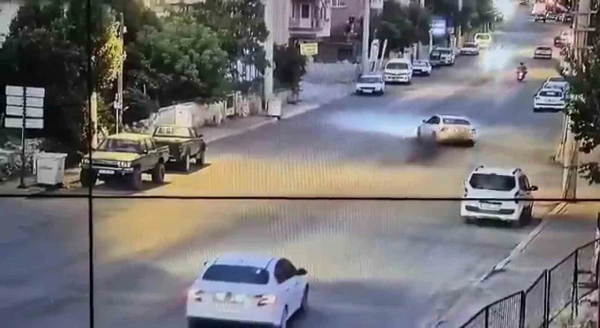 DRIFT DENEMESI HÜSRANLA BITTI: HEM KAZA YAPTI, HEM DE CEZA YEDI