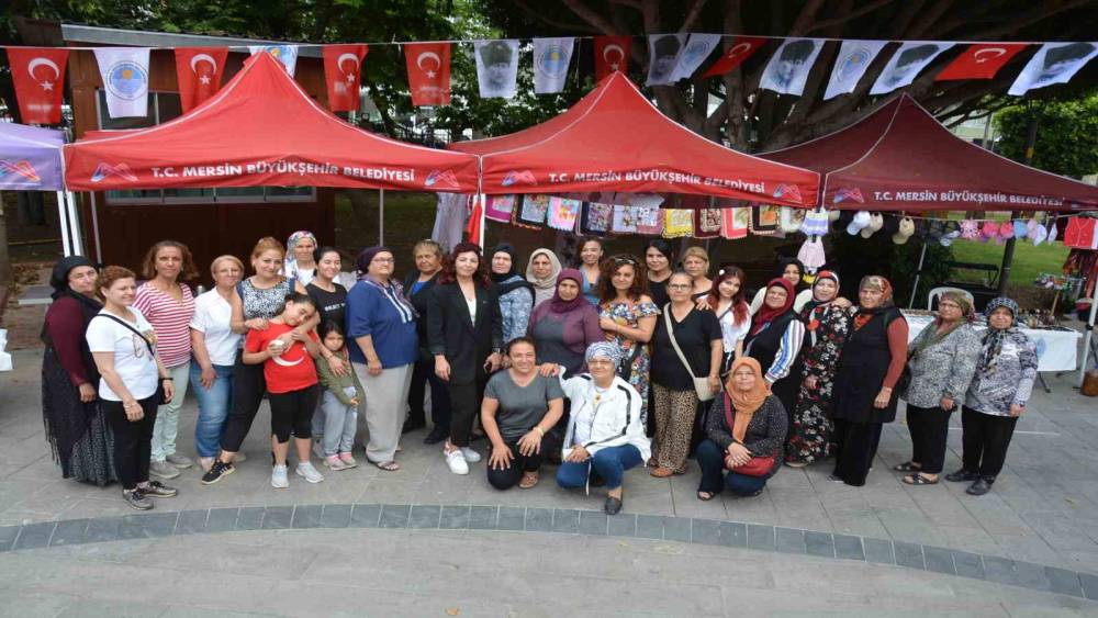 ÜRETİCİ KADINLARIN STANTLARI YOĞUN İLGİ GÖRDÜ