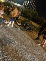 ANTALYA’DA MOTOSİKLETLİ TURİSTLERE ARKADAN GELEN MOTOSİKLET ÇARPTI: 3 YARALI