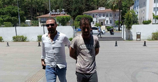 KENDİSİNDEN 13 YAŞ BÜYÜK SEVGİLİSİNİ BIÇAKLADI