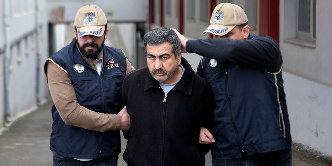 İHRAÇ EDİLEN POLİS MEMURU FETÖ/PDY ÜYELERİNİ İKNA ETMEYE ÇALIŞIYORDU