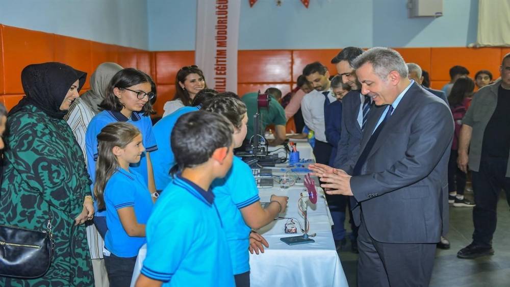 BİLİM GENÇLİĞİ ROBOTİK VE KODLAMA ŞENLİĞİNDE BULUŞTU