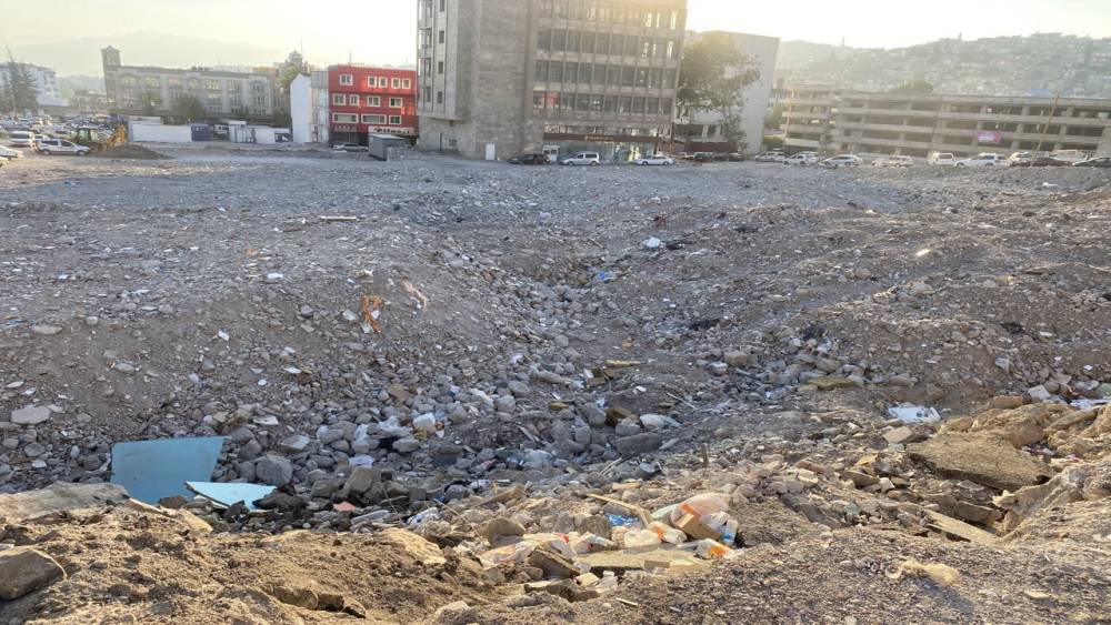 KAHRAMANMARAŞ’TA 85 İŞ YERİNİN BULUNDUĞU HANDAN GERİYE BOŞ BİR ARAZİ KALDI