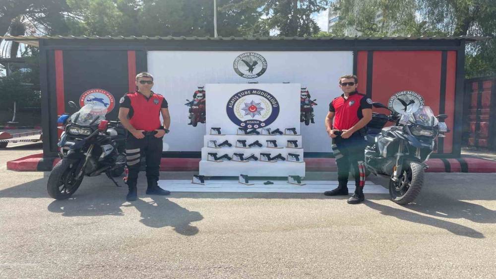ADANA’DA İKİ HAFTADA CEPHANELİK GİBİ SİLAH ELE GEÇİRİLDİ