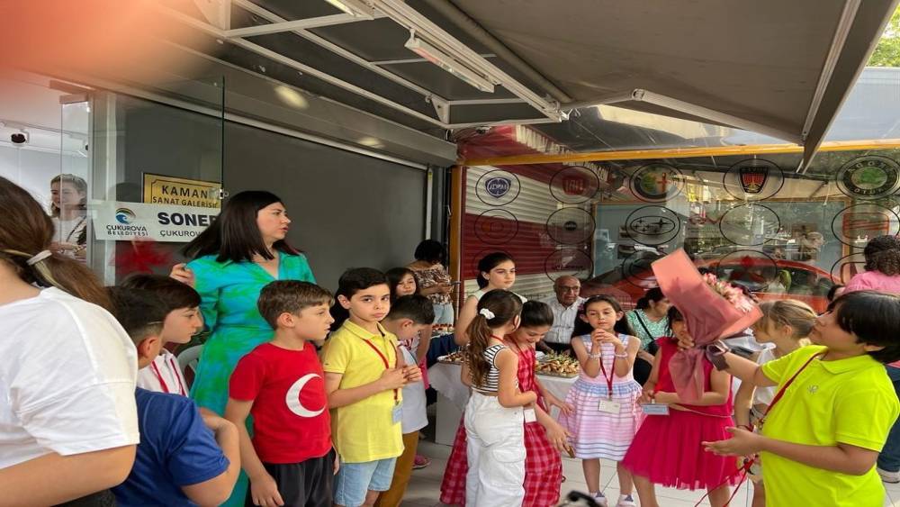 ADANA’DA MİNİK ÖĞRENCİLERDEN KARMA SERGİ