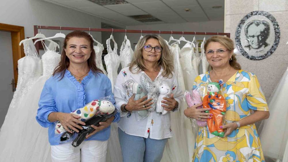 MERSİN’DEN HATAY’A GELİNLİK VE OYUNCAK DESTEĞİ
