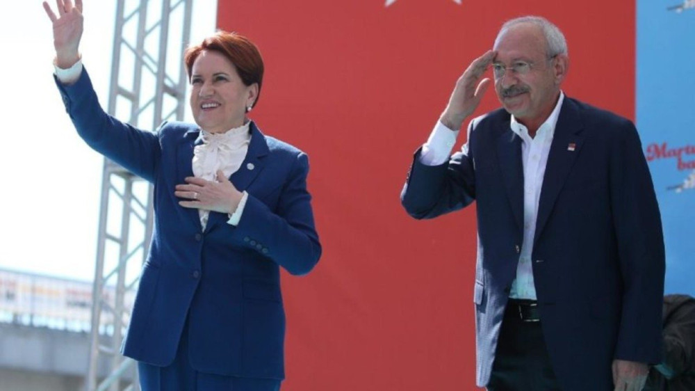 AKŞENER: "BİR OYUNUZ KEMAL'E, BİR OYUNUZ MERAL'E"