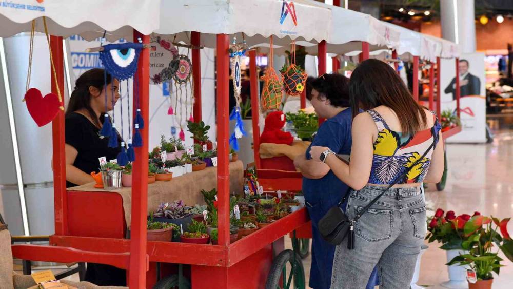 Mersin’de ’Çiçek Pazarı’ bu kez Anneler Günü için açıldı