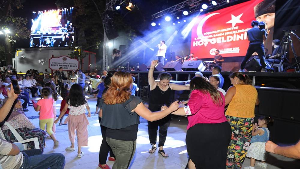 DÖŞEMEALTI BADEM ŞENLİKLERİ, KARNAVAL HAVASINDA YAPILDI