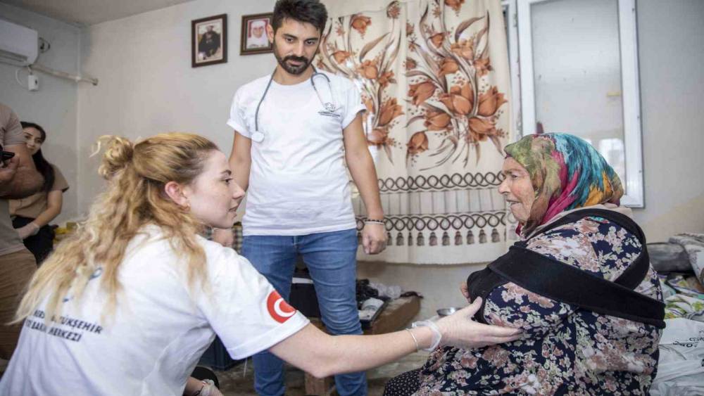 HANIM TEYZENİN İHTİYAÇLARI MERSİN BÜYÜKŞEHİR BELEDİYESİ TARAFINDAN KARŞILANDI