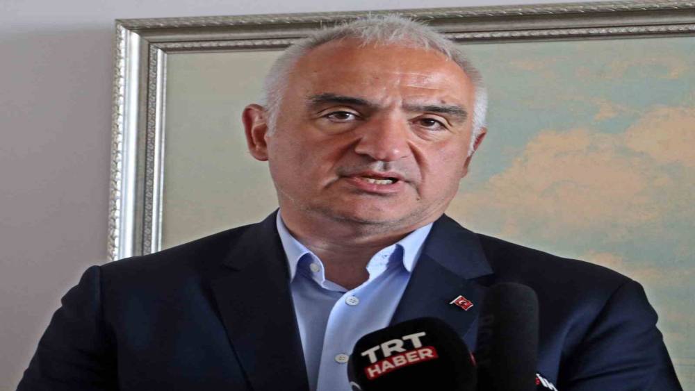 Bakan Ersoy: "2028 hedefimiz 90 milyon turist, 100 milyar dolar gelir"
