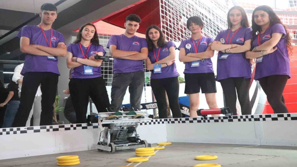 Mersin Büyükşehir Belediyesi Robotics takımı ’Vex Robotıcs’ turnuvasına katıldı