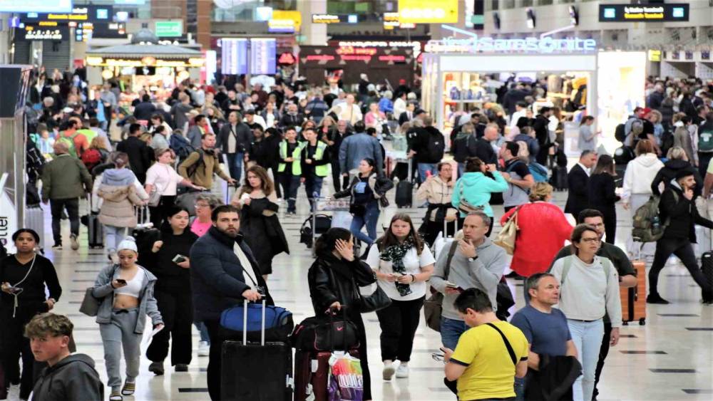 ANTALYA’YA HAVA YOLUYLA GELEN YABANCI TURİST SAYISI 7 MİLYONU GEÇTİ