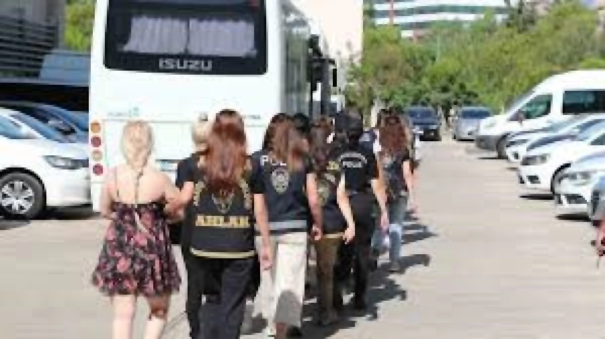 FUHUŞ BAHANESİYLE ÇAĞIRDIKLARI KİŞİLERİ GASP ETTİLER