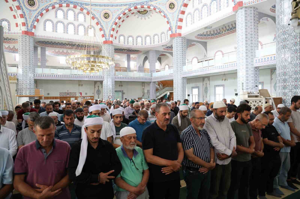 HANİYE İÇİN KOZAN’DA GIYABİ CENAZE NAMAZI KILINDI
