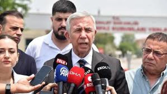 YAVAŞ, TUTUKLU BAŞKAN BÖCEK'İ CEZAEVİNDE ZİYARET ETTİ.