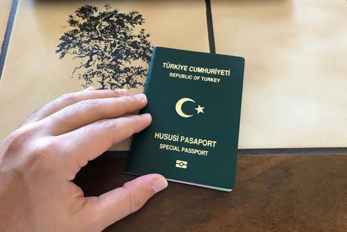 VİZE TALEBİ REDDEDİLEN BİNLERCE VATANDAŞ, YEŞİL PASAPORT PEŞİNE DÜŞTÜ