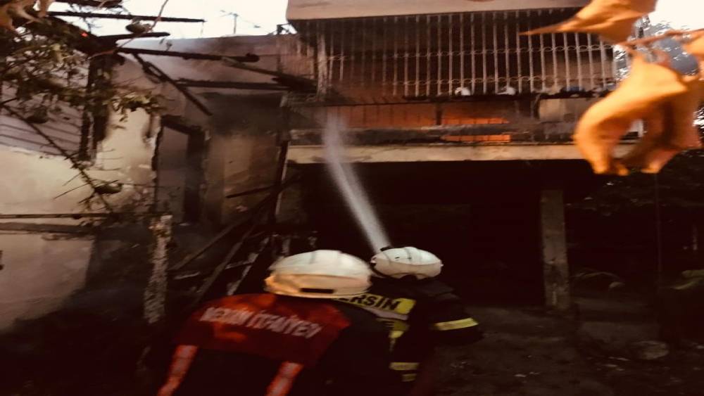 Tarsus’ta  ev yangını